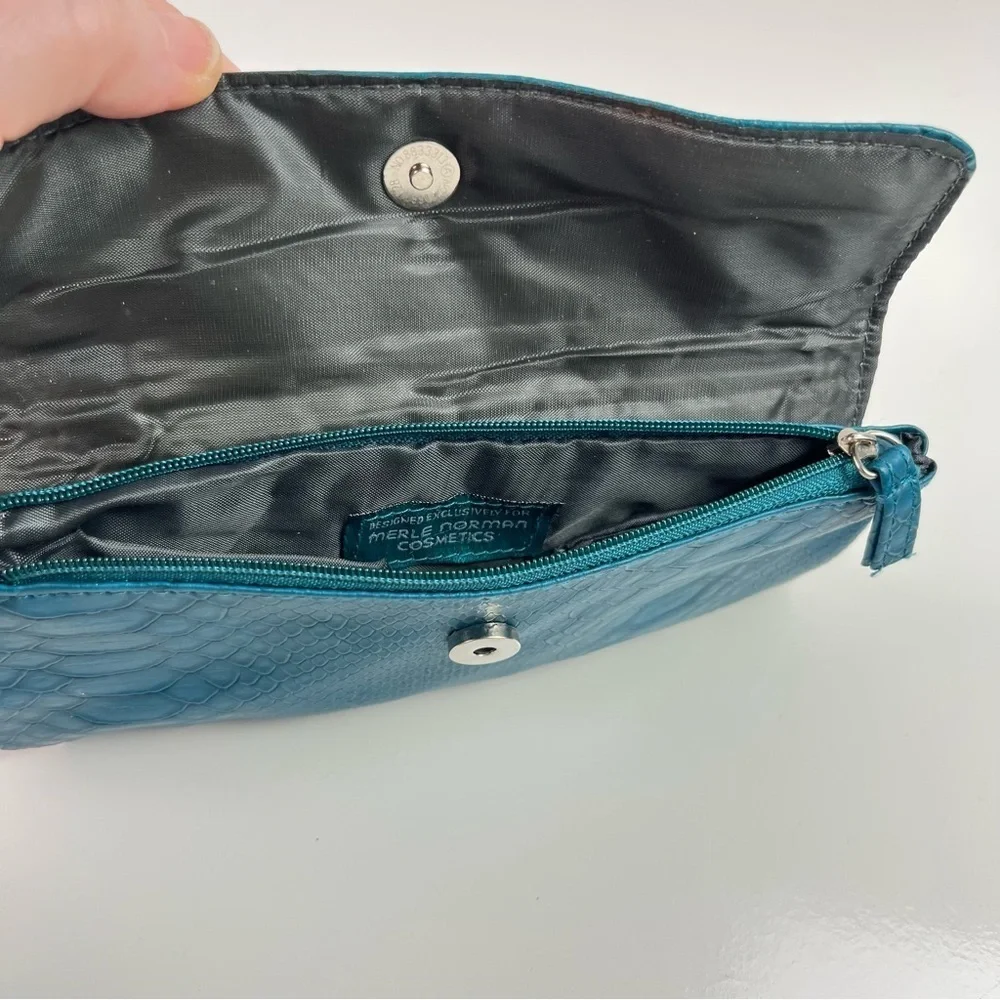 Women’s Black Folding Wallet and Turquoise Eyeglasses Case Set